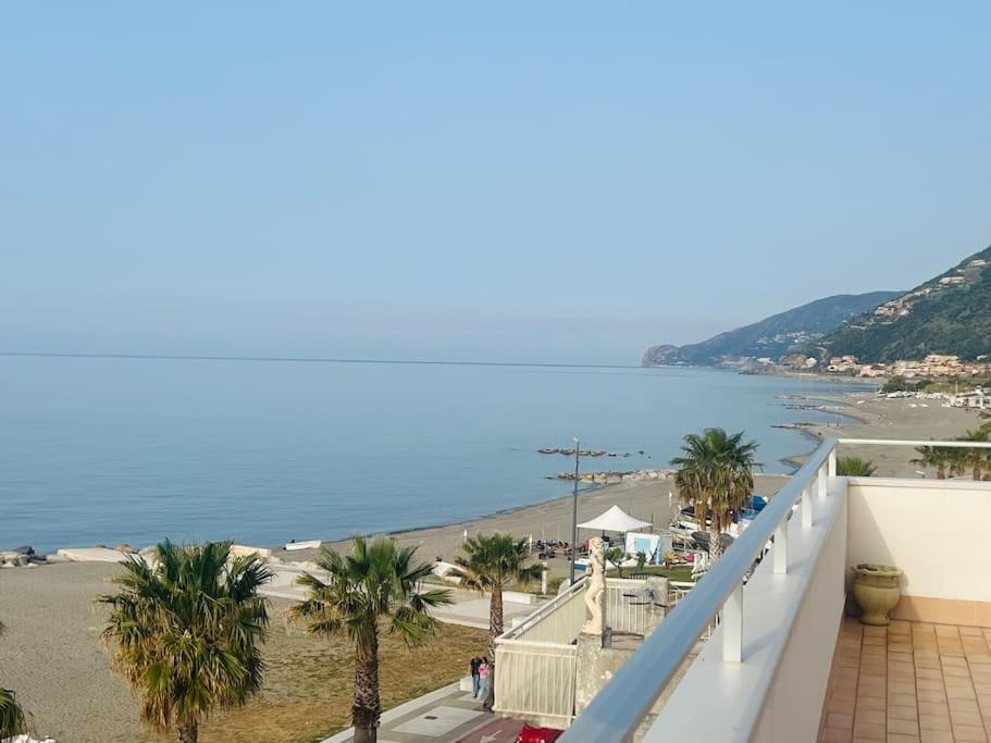 Attico Finestra Sulle Isole Eolie Brolo