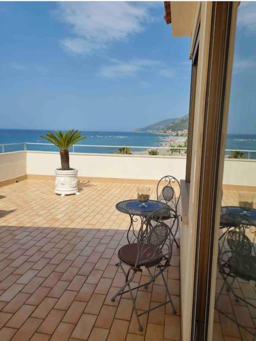 Attico Finestra Sulle Isole Eolie Brolo